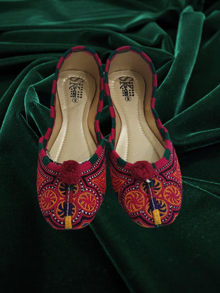Foot Wear/Khussa Lovers