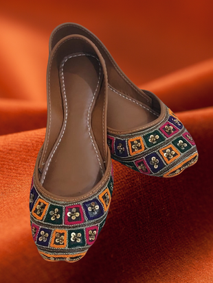 Foot Wear / Khussa Lovers