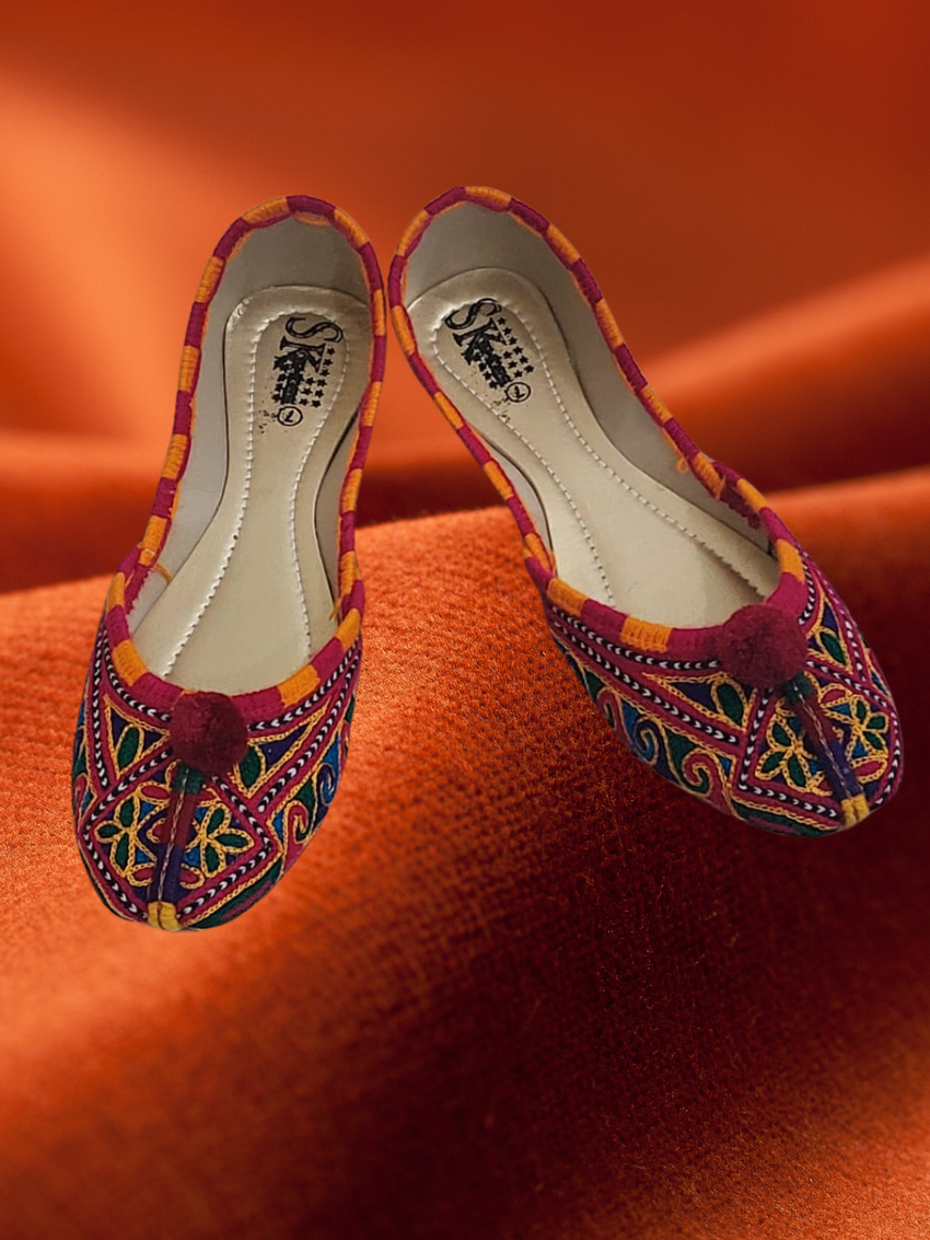 Foot Wear/Khussa Lovers!