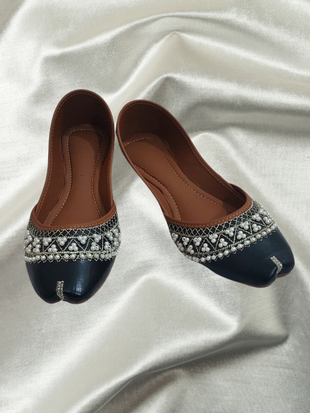 Foot Wear/Khussa Lovers
